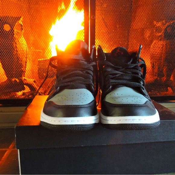 Jordan 1 Mid 'Shadow Red' - Picture 2 of 2